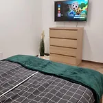 Przestronny Luksusowy Apartament, Klimatyzacja, Duzy Parking, Zameldowanie 24h, 2 Sypialnie, Salon, Kuchnia, Pralnia, Monitoring, 95mkw *