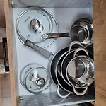 Lejlighed Przestronny Luksusowy Apartament, Klimatyzacja, Duzy Parking, Zameldowanie 24h, 2 Sypialnie, Salon, Kuchnia, Pralnia, Monitoring, 95mkw