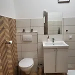 شقة Przestronny Luksusowy Apartament, Klimatyzacja, Duzy Parking, Zameldowanie 24h, 2 Sypialnie, Salon, Kuchnia, Pralnia, Monitoring, 95mkw *