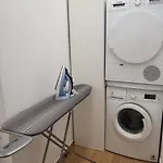 Przestronny Luksusowy Apartament, Klimatyzacja, Duzy Parking, Zameldowanie 24h, 2 Sypialnie, Salon, Kuchnia, Pralnia, Monitoring, 95mkw Lejlighed