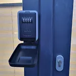 Przestronny Luksusowy Apartament, Klimatyzacja, Duzy Parking, Zameldowanie 24h, 2 Sypialnie, Salon, Kuchnia, Pralnia, Monitoring, 95mkw شقة *