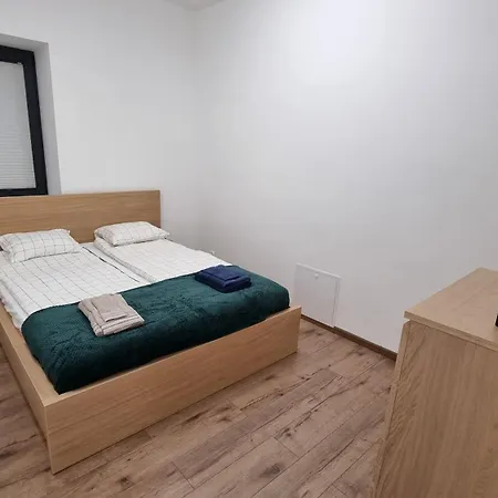 Przestronny Luksusowy Apartament, Klimatyzacja, Duzy Parking, Zameldowanie 24h, 2 Sypialnie, Salon, Kuchnia, Pralnia, Monitoring, 95mkw *