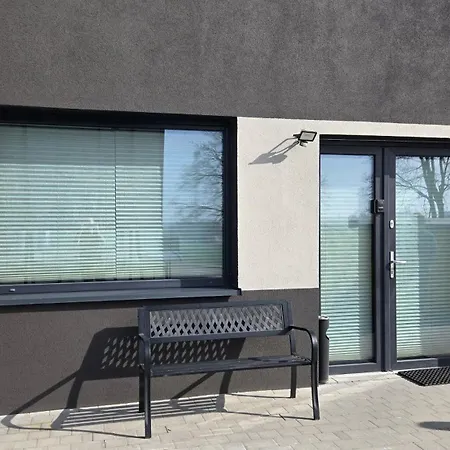 Przestronny Luksusowy Apartament, Klimatyzacja, Duzy Parking, Zameldowanie 24h, 2 Sypialnie, Salon, Kuchnia, Pralnia, Monitoring, 95mkw * Sucymin