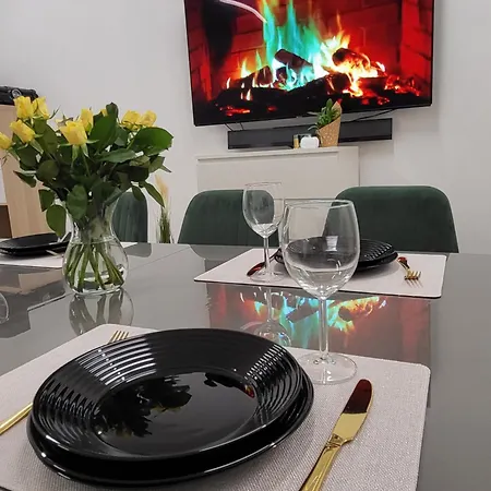 Apartmán Przestronny Luksusowy Apartament, Klimatyzacja, Duzy Parking, Zameldowanie 24h, 2 Sypialnie, Salon, Kuchnia, Pralnia, Monitoring, 95mkw Sucymin
