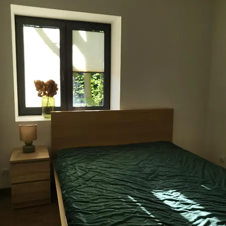 Przestronny Luksusowy Apartament, Klimatyzacja, Duzy Parking, Zameldowanie 24h, 2 Sypialnie, Salon, Kuchnia, Pralnia, Monitoring, 95mkw * Sucymin