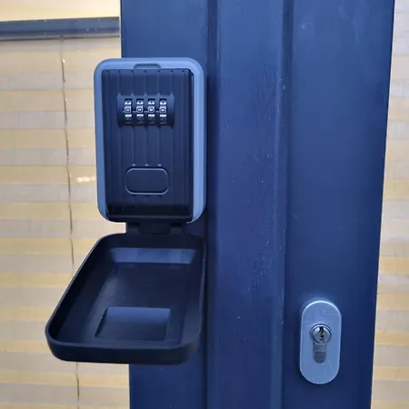 Przestronny Luksusowy Apartament, Klimatyzacja, Duzy Parking, Zameldowanie 24h, 2 Sypialnie, Salon, Kuchnia, Pralnia, Monitoring, 95mkw Apartmán *